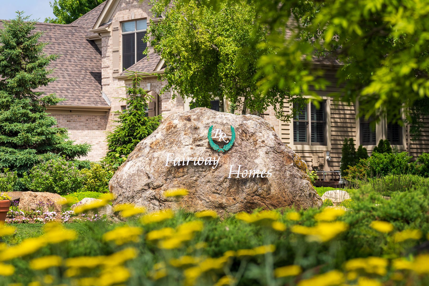 Hoa neighborhood entrance sign