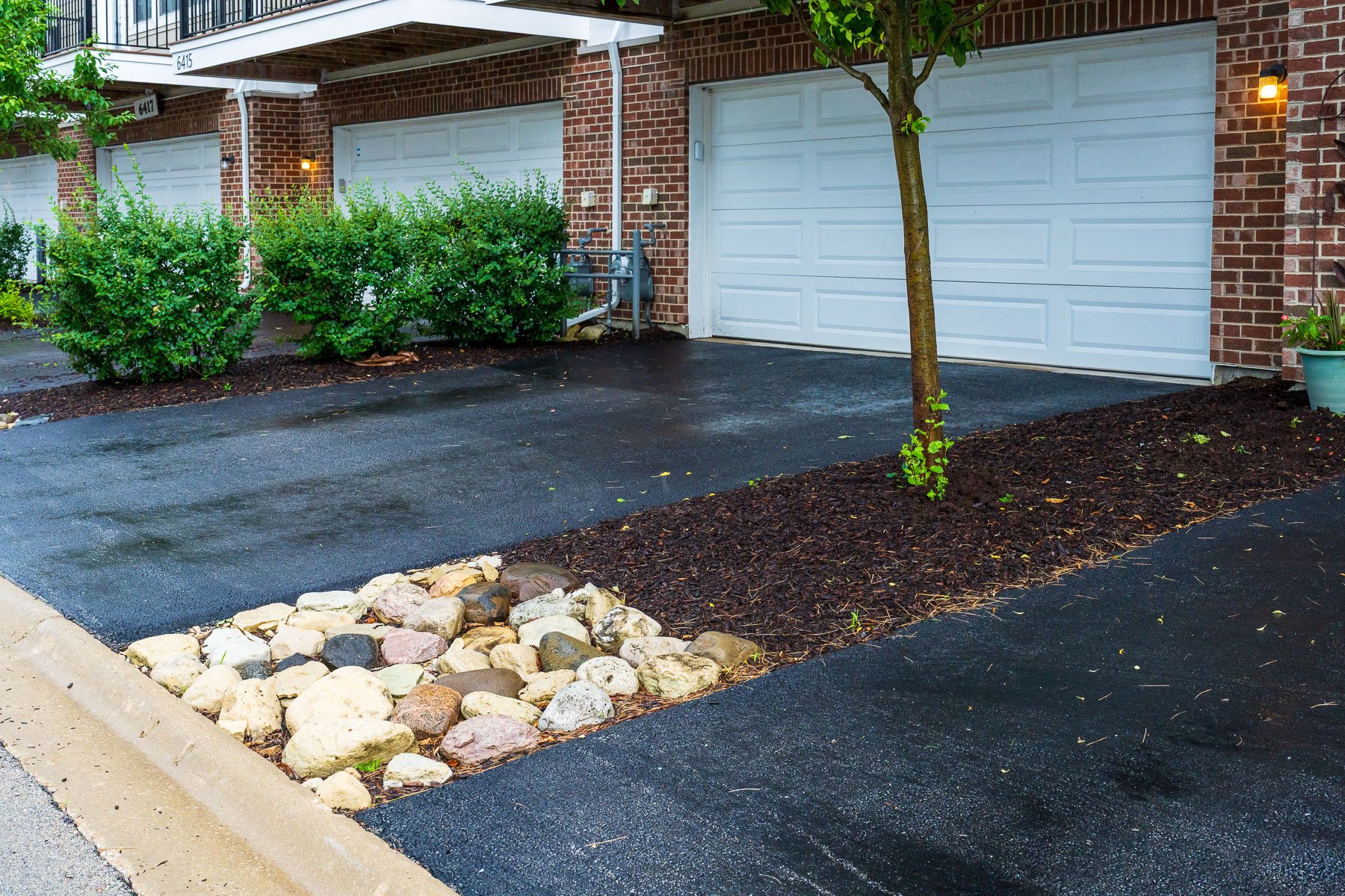 landscape beds in between driveway