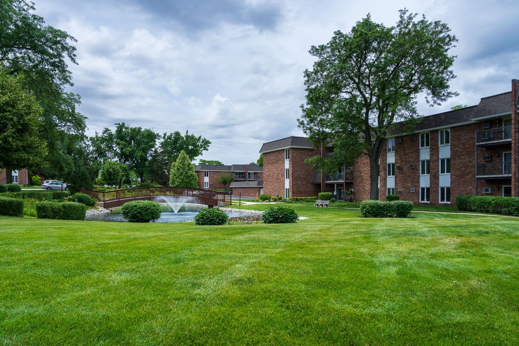 landscape maintenance gree lawn landscape beds