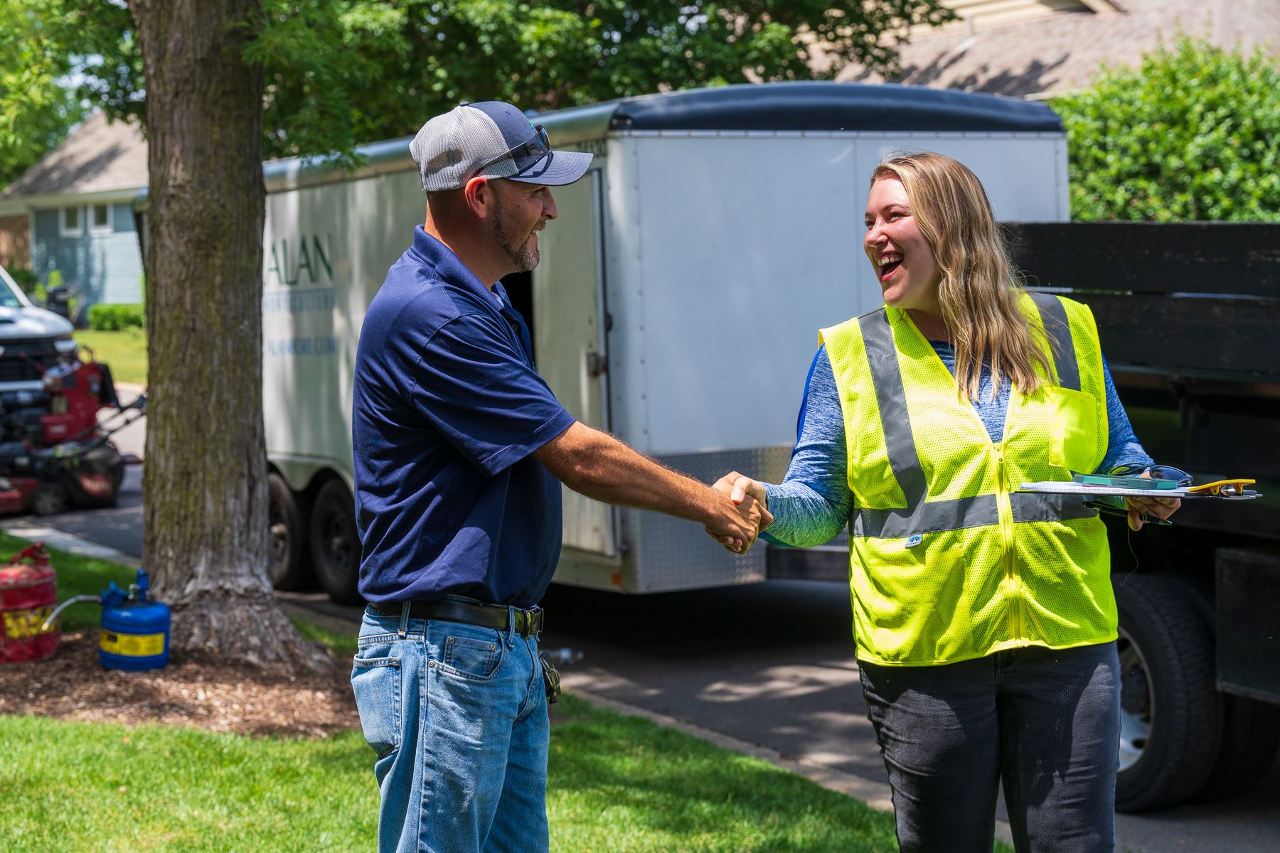 account manager shaking hands