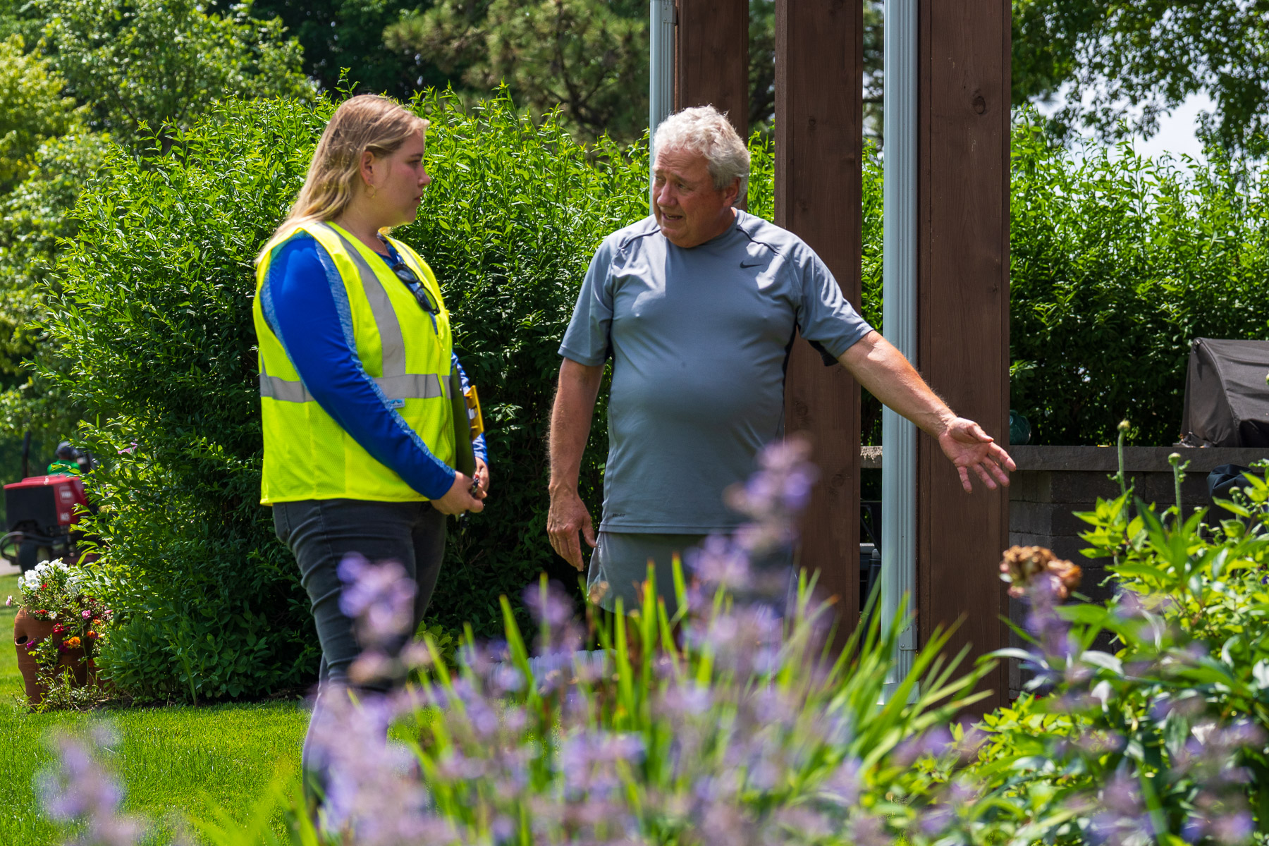 account manager talking to homeowner green lawn 3