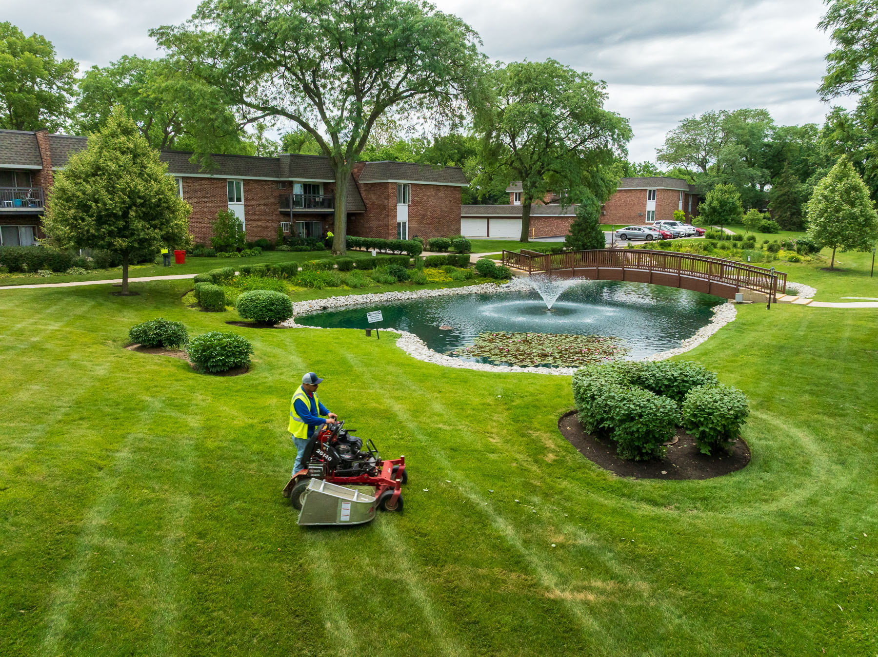https://245434931.fs1.hubspotusercontent-na2.net/hubfs/245434931/2026%20Images/landscape%20maintenance%20crew%20mowing%20green%20lawn%201.jpg