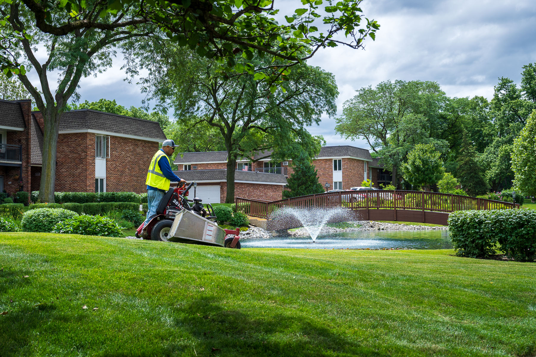 landscape maintenance crew mowing lawn 1